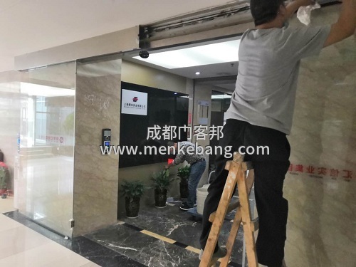 成都玻璃自動門維修,自動門維修價格,成都自動門廠家維修案例
