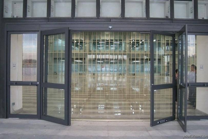 緊急逃生門的作用？