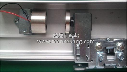 自動(dòng)門磁力鎖,自動(dòng)門專用磁力鎖,感應(yīng)門鎖磁力鎖,自動(dòng)感應(yīng)門電鎖,圓形磁力鎖安裝圖片